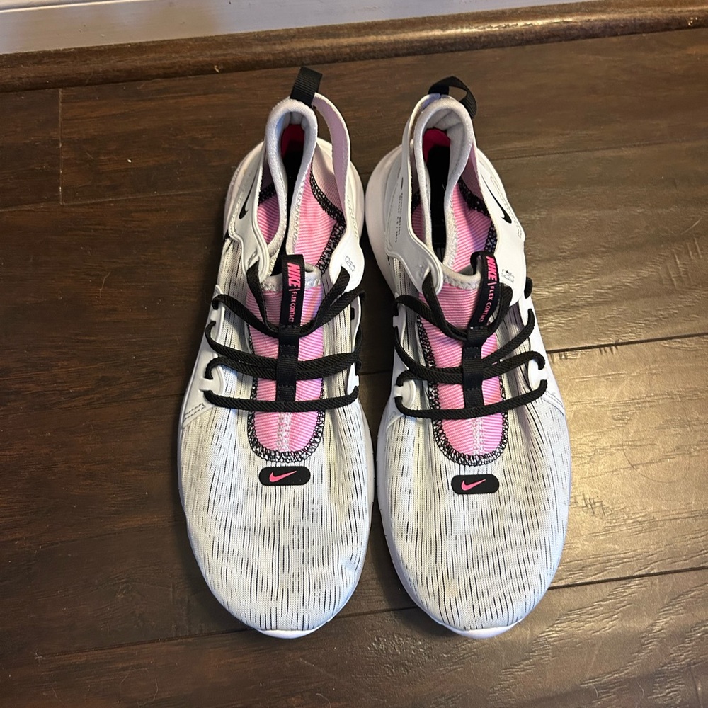 Nike Women's White and Pink Athletic Shoes (Size 9)